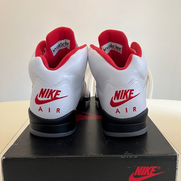 Nike Air Jordan 5 Fire Red 2020 - Picture 5 of 10